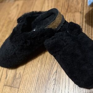 Birkenstock Fuzzy Shearling Clog - SiZe 38